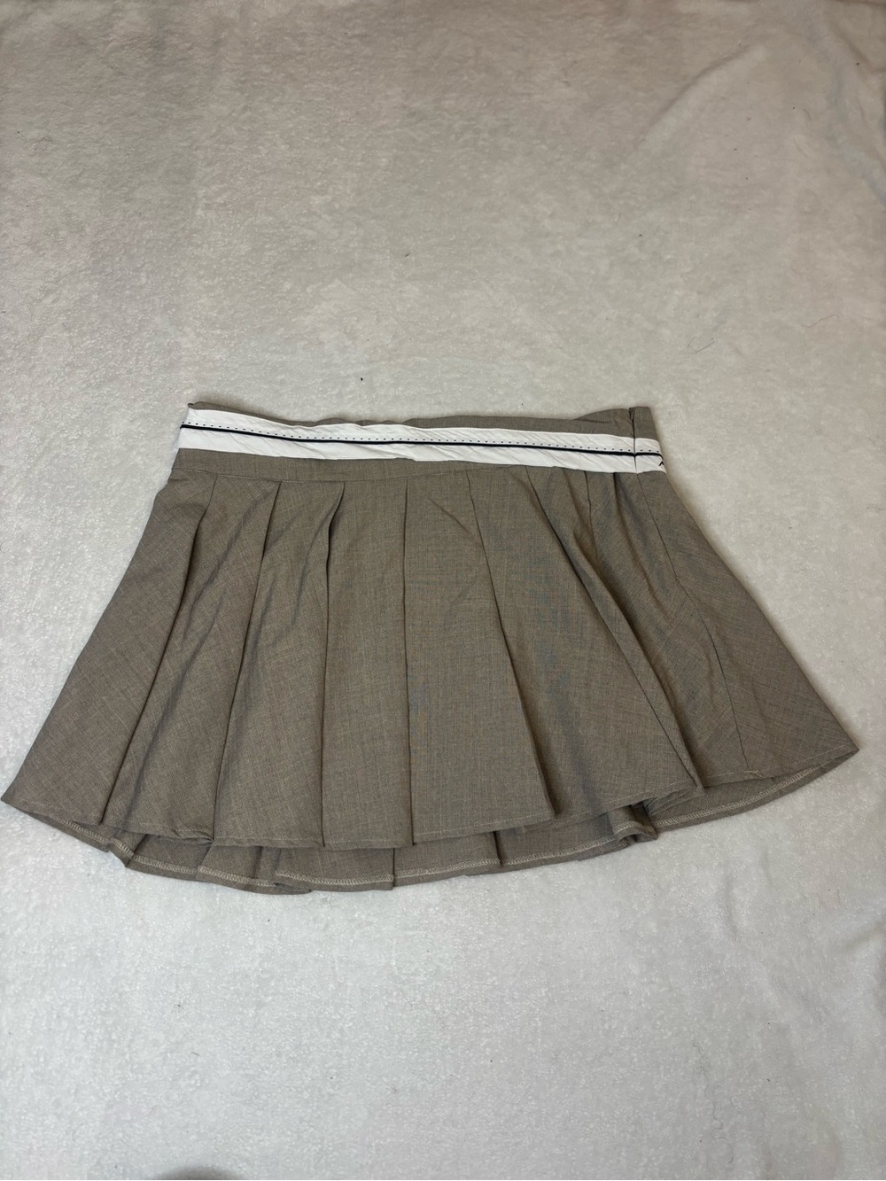 PrettyLittleThing Taupe Pleated Mini Skirt with White Stripe Waistband